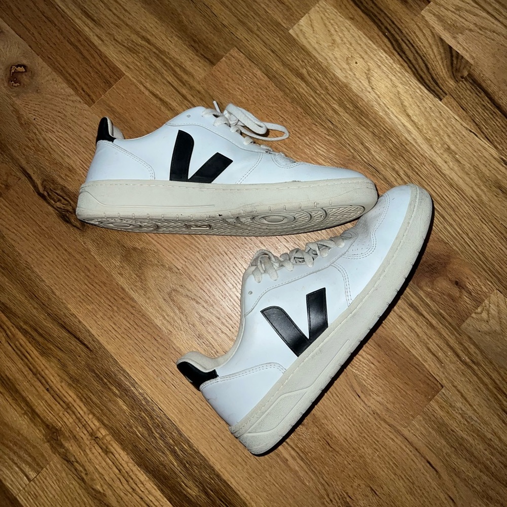 Mens Vejas white & black size 11 lightly worn